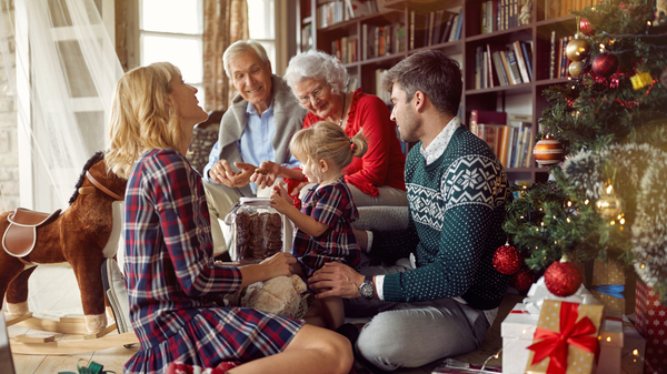 How to Make Christmas More Inclusive for Deaf and Hard of Hearing Friends & Family